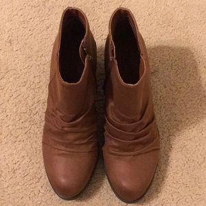 NWOT Cognac Arizona booties sz 8M